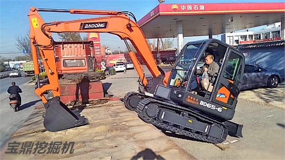 寶鼎小型挖掘機 寶鼎小型挖掘機