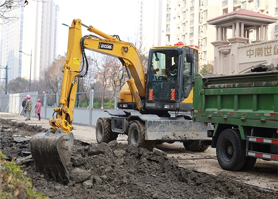 小型挖掘機(jī) 小型挖掘機(jī)