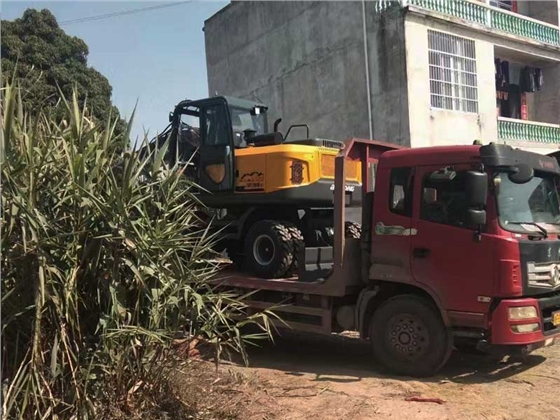 廣西抓木機(jī).jpg 廣西抓木機(jī).jpg