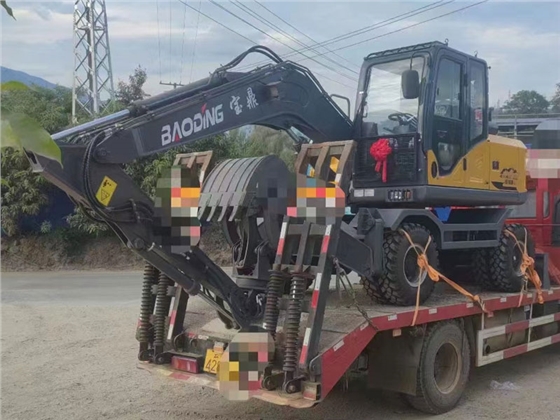 輪式挖掘機.jpg 輪式挖掘機.jpg