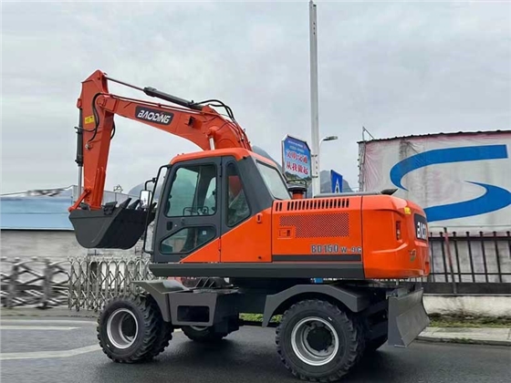 寶鼎挖掘機.jpg 寶鼎挖掘機.jpg