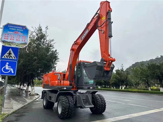 輪式挖掘機.jpg 輪式挖掘機.jpg