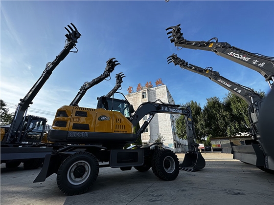 寶鼎挖掘機(jī).jpg 寶鼎挖掘機(jī).jpg