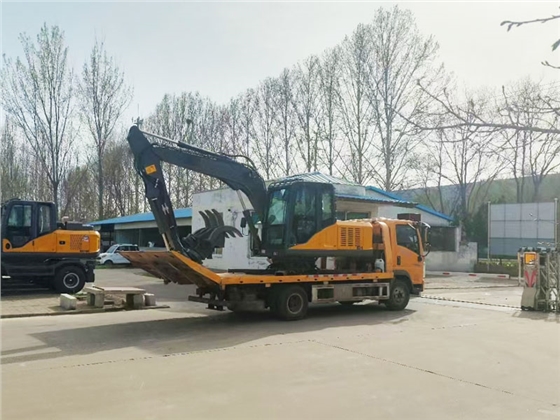 寶鼎固定式抓木機.jpg 寶鼎固定式抓木機.jpg