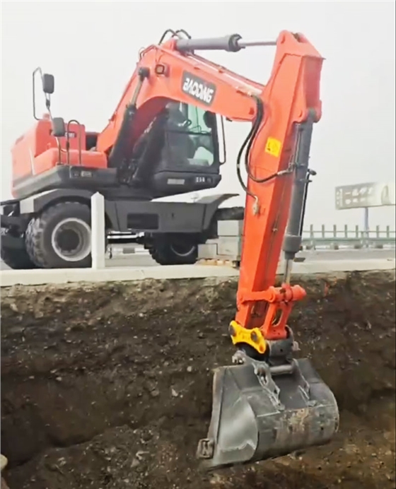 寶鼎150挖掘機.jpg 寶鼎150挖掘機.jpg