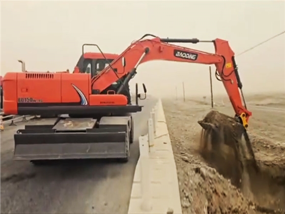 寶鼎輪式挖掘機.jpg 寶鼎輪式挖掘機.jpg