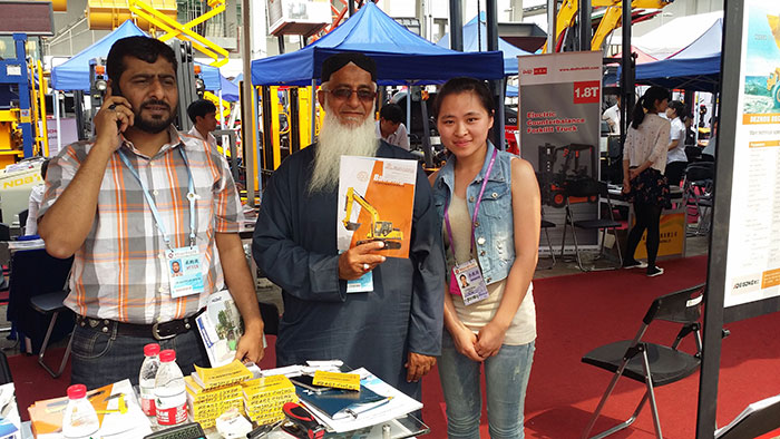 寶鼎挖掘機(jī)廣交會簽約 寶鼎挖掘機(jī)廣交會簽約