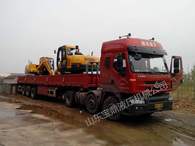 寶鼎挖掘機公司給客戶發車圖