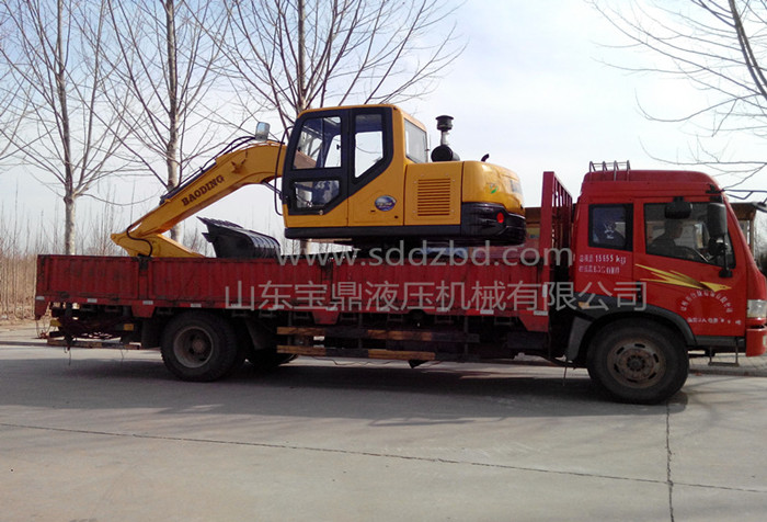 寶鼎挖掘機公司給客戶發車圖