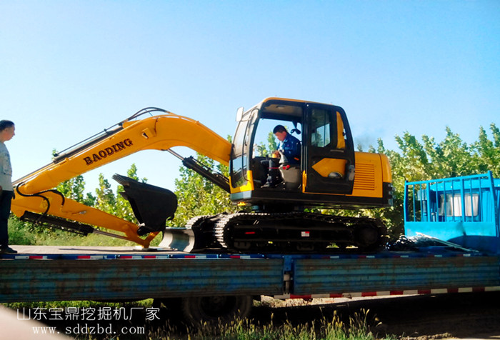 山東寶鼎小型小型挖掘機械產品