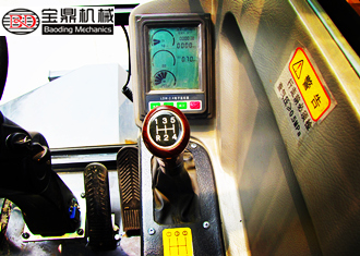 寶鼎輪式挖掘機95-9型號駕駛室圖片 寶鼎輪式挖掘機95-9型號駕駛室圖片