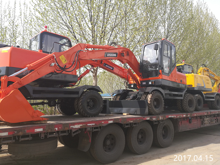 寶鼎挖掘機廠家輪式80挖掘機發車新疆