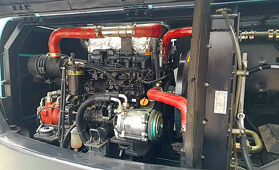 寶鼎挖掘機(jī)80型號(hào)動(dòng)力方面