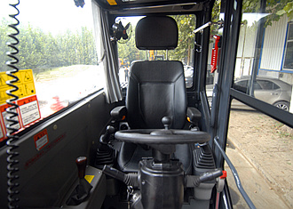 輪式挖掘機(jī)駕駛室