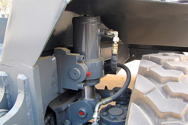 輪式挖掘機(jī)平衡系統(tǒng) 輪式挖掘機(jī)平衡系統(tǒng)