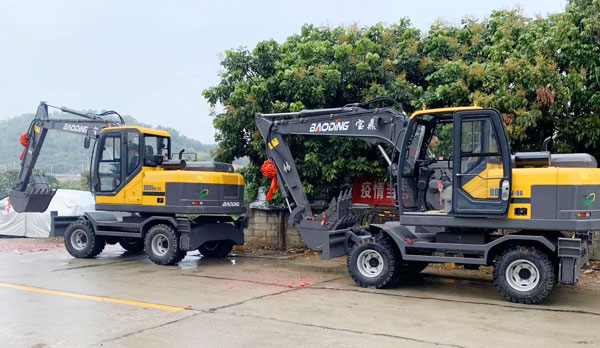 寶鼎95輪式挖掘機.jpg 寶鼎95輪式挖掘機.jpg