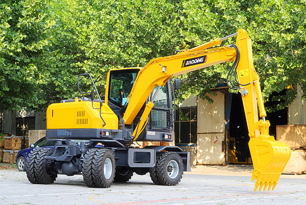 寶鼎輪式挖掘機.jpg 寶鼎輪式挖掘機.jpg