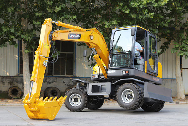 寶鼎80多功能輪式挖掘機.jpg 寶鼎80多功能輪式挖掘機.jpg