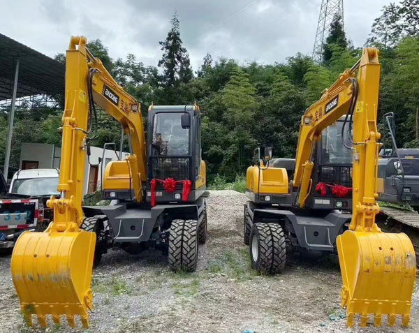 寶鼎輪式挖掘機80.jpg 寶鼎輪式挖掘機80.jpg