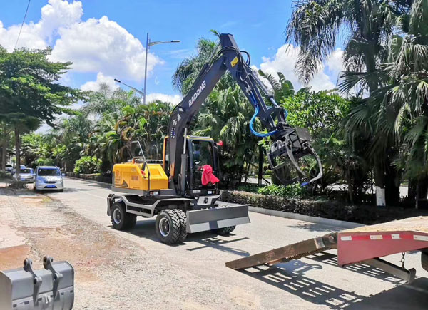 95輪式挖掘機抓木機.jpg 95輪式挖掘機抓木機.jpg