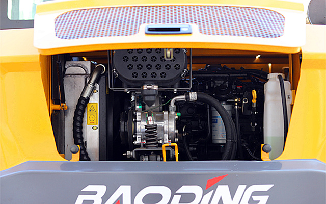 寶鼎80輪式挖掘機 寶鼎80輪式挖掘機