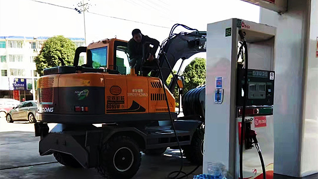 劉老板給愛車加油 劉老板給愛車加油