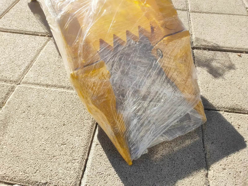 輪式挖掘機輔具挖樹根器 輪式挖掘機輔具挖樹根器