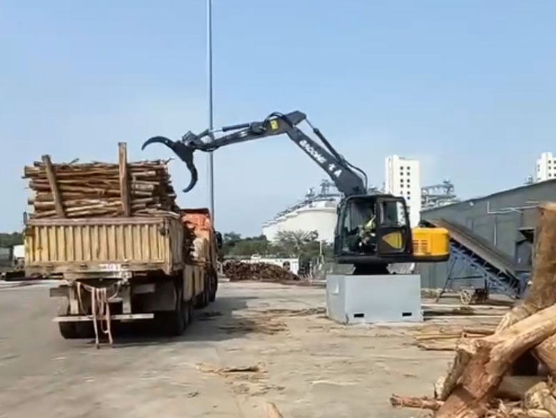 寶鼎固定式抓木機(jī).jpg 寶鼎固定式抓木機(jī).jpg