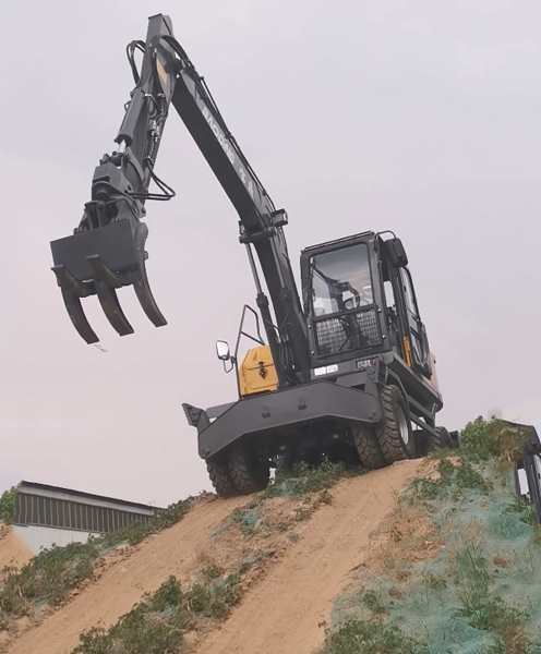 寶鼎120WD抓木機(jī),山地作業(yè)的爬坡王者