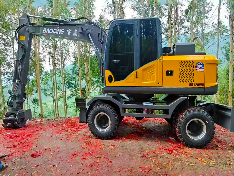 寶鼎BD120WD輪式抓木機(jī)成功交付客戶