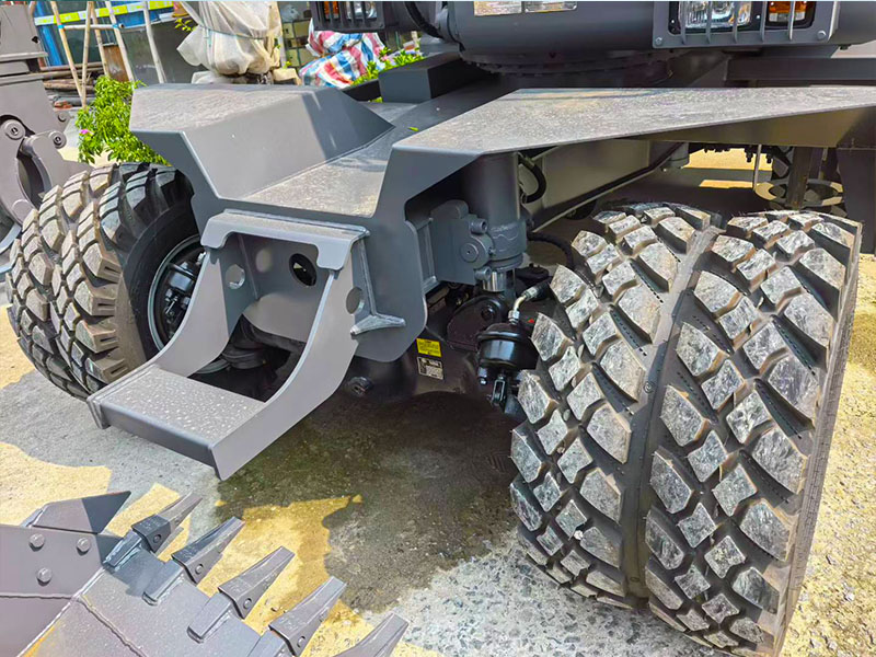 寶鼎110加長(zhǎng)臂抓木機(jī)性能展示