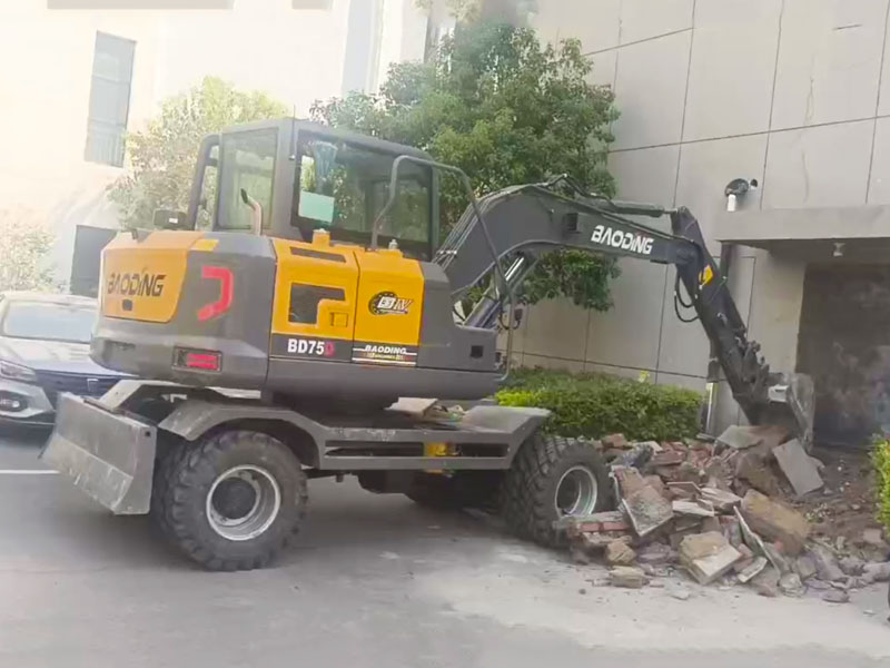 省油王者:寶鼎BD75D輪挖+破碎錘高效組合