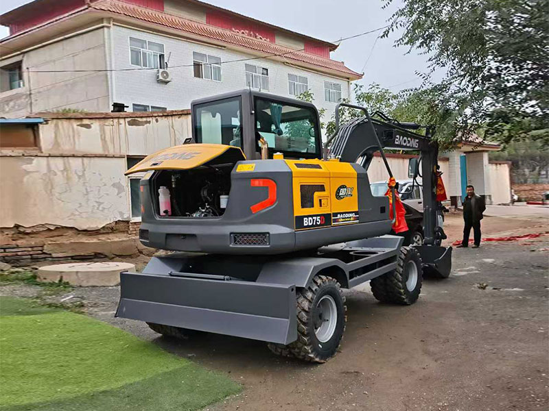 寶鼎75挖掘機.jpg 寶鼎75挖掘機.jpg