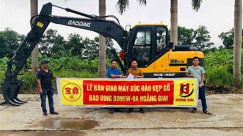 寶鼎出口輪式挖掘機抓木機越南客戶